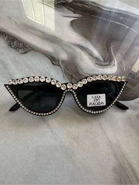 Embellished Black Cat-Eye Sunglasses with Rhinestones